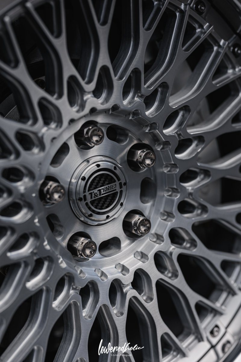 NEW Wheels！

T&amp;T FORGED    97-17

・ディスク　ブラッシュド
・リム　ポリッシュステップリム
・センターキャップ　アルミ削り出し&amp;カーボン

初鍛造！初メッシュ！
かなり雰囲気変わったんじゃないでしょうか😎
GWCのチタンナットとも相性抜群👍
画像タップして是非見てください😊