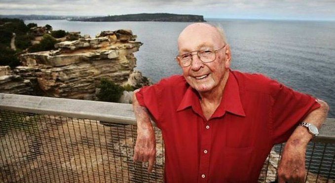 David_eficaz's tweet photo. 2. El rostro de la humanidad.

Don Ritchie, que vivía cerca de un foco de suicidio en Sydney, salvó más de 180 vidas ofreciendo té y compasión a quienes estaban en apuros. https://t.co/PakSgGsEdV