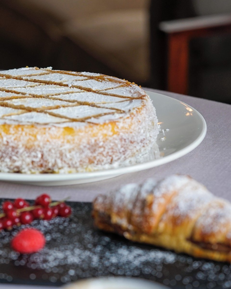 La Pecera CBA (@lapeceracba) on Twitter photo Somos el lugar perfecto para compartir momentos y risas con amigos en un ambiente único. Prubea nuestras deliciosas tartas caseras ¡Un planazo! 🥂✨
#LaPeceraDelCirculo
<a href="/cbamadrid/">Círculo de Bellas Artes - Casa Europa</a> Somos el lugar perfecto para compartir momentos y risas con amigos en un ambiente único. Prubea nuestras deliciosas tartas caseras ¡Un planazo! 🥂✨
#LaPeceraDelCirculo
<a href="/cbamadrid/">Círculo de Bellas Artes - Casa Europa</a>