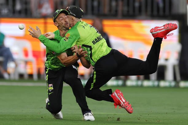 diptiman_6450's tweet image. Horrible collision between Daniel sams and Cameron Bancroft 😱😱
#BBL10 #SSVPS