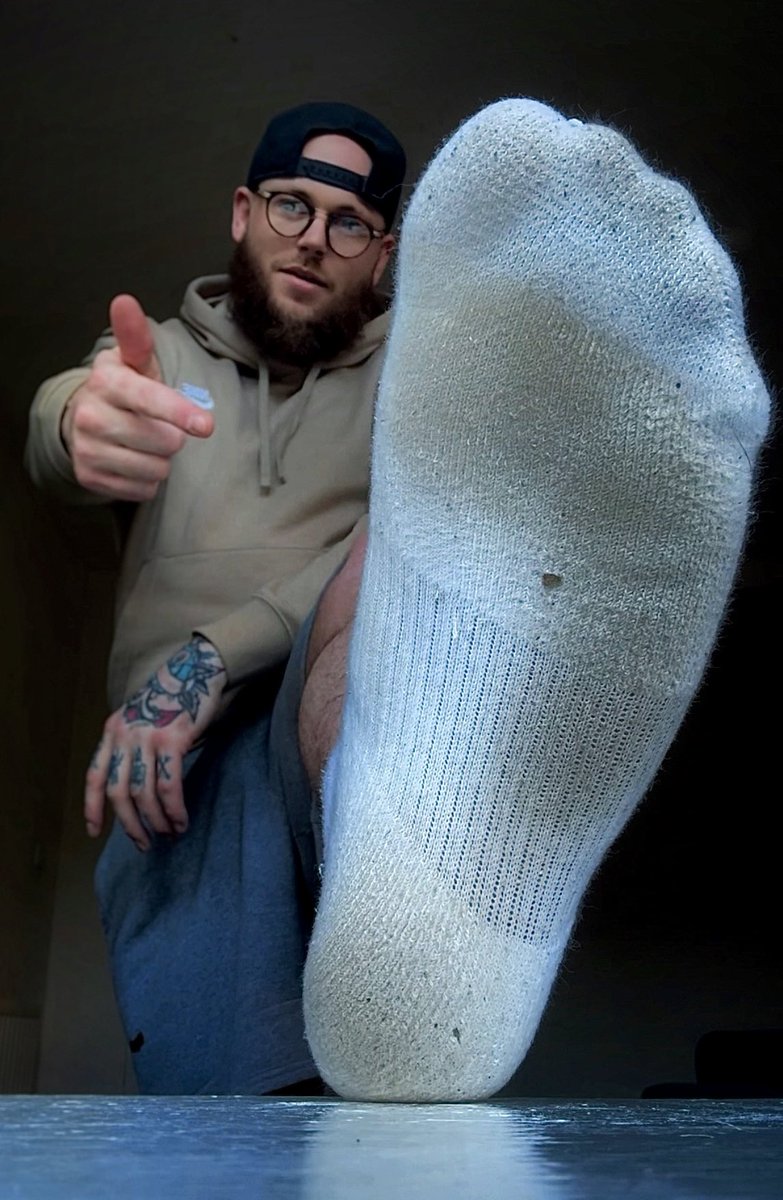 get sniffing then, beta boi 😂👃🏼🧦