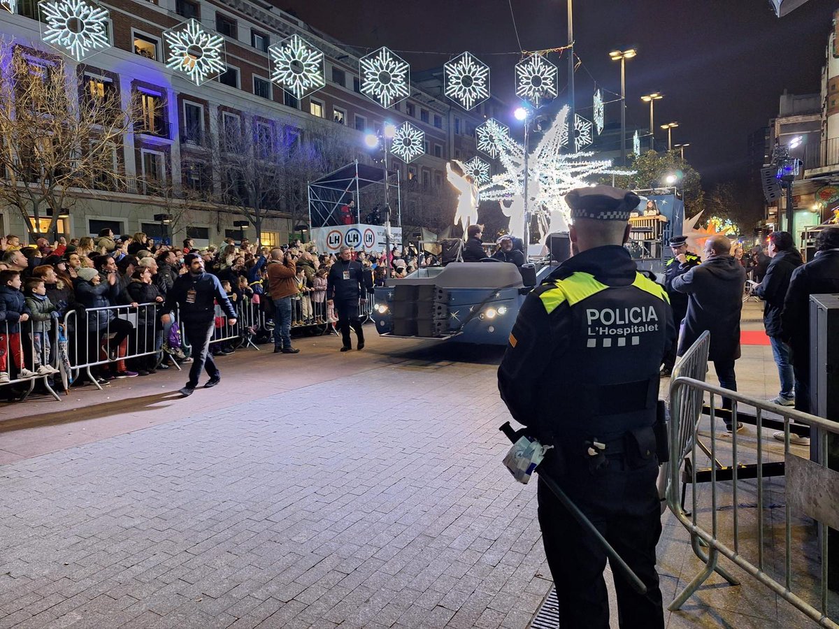 Alguns consells per la Cavalcada de Reis:

✅Tingueu localitzades les sortides d’emergència.

📌Acordeu un punt de trobada per si us separeu o us perdeu.

❌No creueu pel mig de les carrosses ni us hi acosteu quan estiguin aturades.

Tots els consells 👉 bit.ly/3DO6XAF