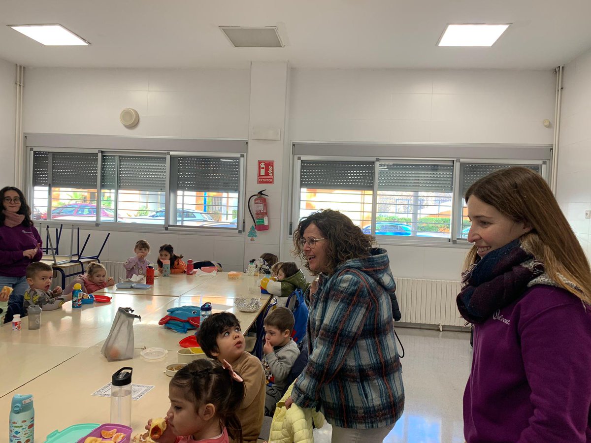 🎄NADAL A XÀTIVA

La 1ª tinenta d'alcalde, Amor Amorós, ha visitat aquest matí l'escoleta de Nadal que té lloc aquestes setmanes al CP Gozalves Vera.

Posteriorment, tot el grup ha eixit a visitar els emissaris reials i el Betlem a l'Albereda.