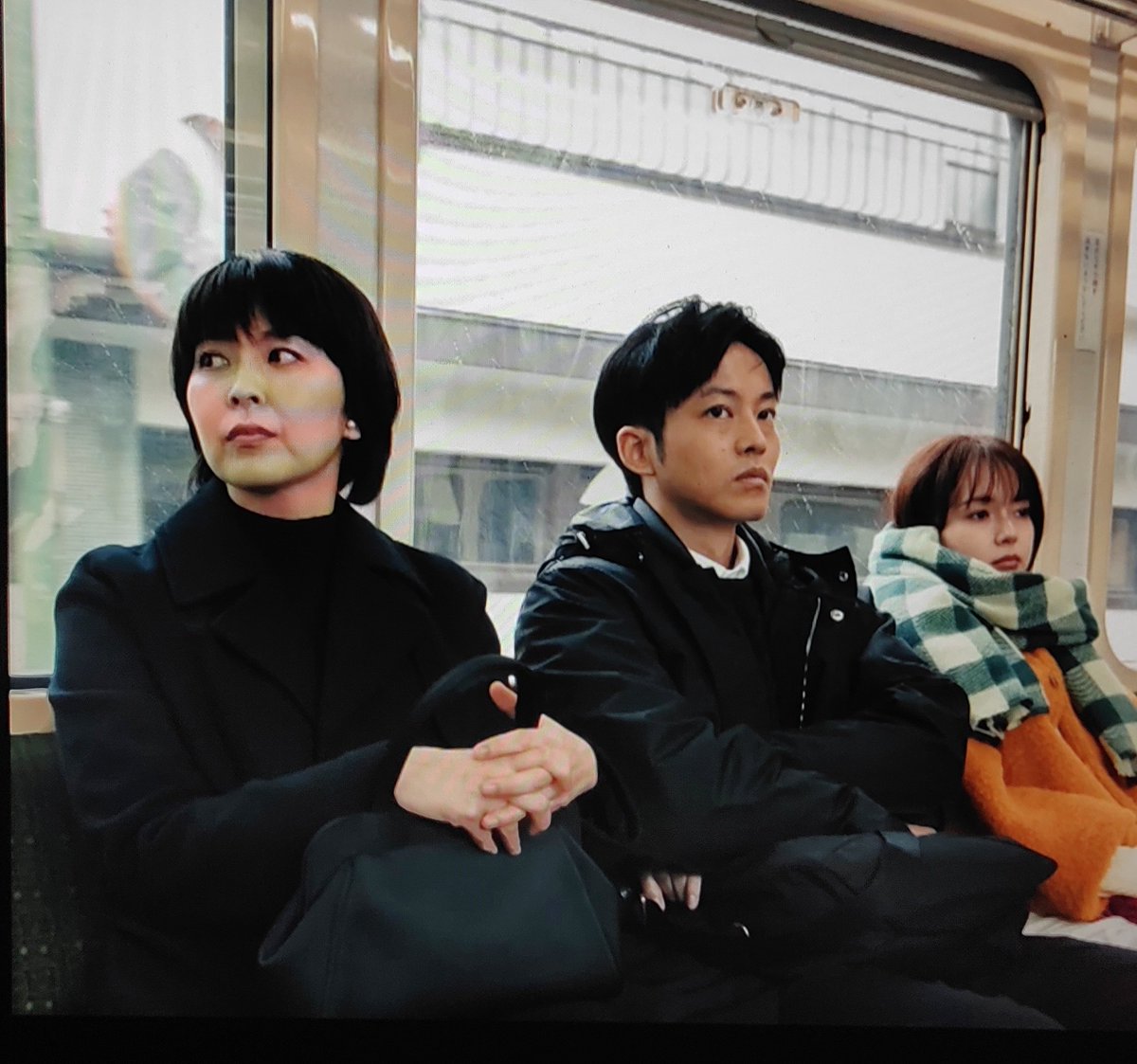 BLJapanTaiwan's tweet photo. #SlowTrain is a 2-hr slow-ride family saga of a big sis who raises her siblings after their parents die, a middle sis who suddenly declares she is moving to Korea, and a younger bro who does not tell his sisters he is dating a man, and specifically WHO.
#スロウトレイン 👍🏾👍🏾💯 https://t.co/SC1rJcsIND