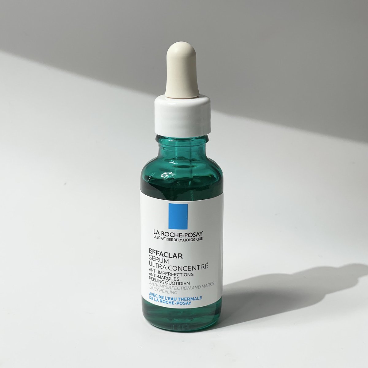 ใครเป็นสิวอยากได้ตัวจบที่ช่วยทั้งเรื่องสิว+รอยสิว ก็ยังแนะนำเซรั่ม La Roche-Posay Effaclar อยู่ดี ความเริ่ดคือสิวยุบแล้วไม่ทิ้งรอยหรืออาจจะทิ้งน้อยอ่ะ เห็นผลเร็วด้วย สิวอักเสบยุบไว สิวอุดตันหลุด ผิวเรียบขึ้น รอยสิวจางเก่าจาง สิวใหม่ไม่ทิ้งรอย คือรวบตึงมาให้แล้ว ทาตัวเดียวตามด้วยมอยเจอร์คือจบ