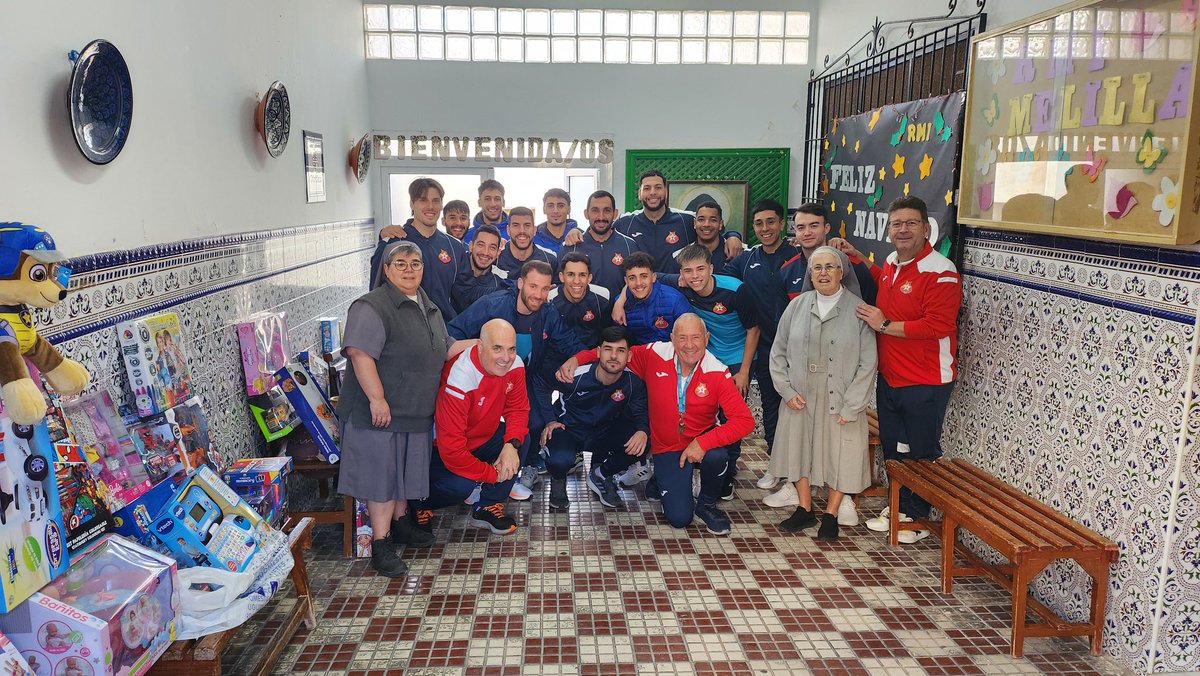 Vuelta al trabajo después de las vacaciones y nada más terminar, visita al centro socio-cultural María Inmaculada para entregar los juguetes que entre todos nos hicisteis llegar.
Ahí dejamos nuestro granito de arena para que el día de Reyes todos los niños disfruten como merecen.