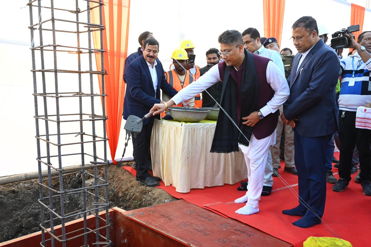 Pijush_hazarika's tweet photo. The Hon'ble Minister also performed Bhumi Pujan of Water Supply Project worth ₹ 121 crores in my constituency. Cabinet colleagues Shri @jayanta_malla, Shri @BimalBorah119 also joined on the occasion.