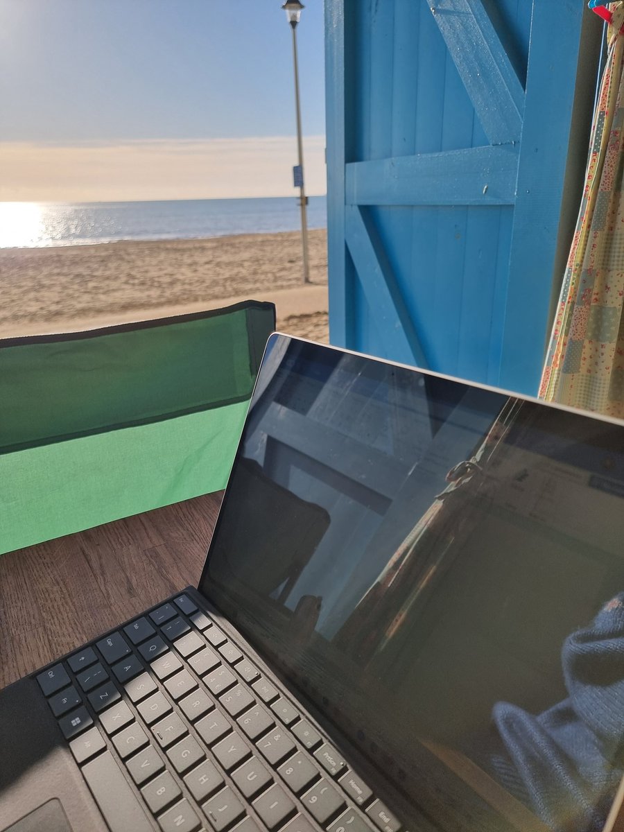 I am a genius. Buried a dozen old coins for my son to find with his Christmas metal detector, while I sit in the sunshine in the #BeachHut and catch up with some gentle work ☀️😊