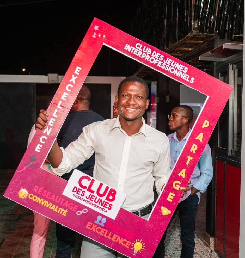 Excellente et heureuse nouvelle année 2025 🥳😊 !   

Mes meilleurs vœux ! 

Bienvenu.e en 2025 pour encore plus d'exploits ✊💪✌️