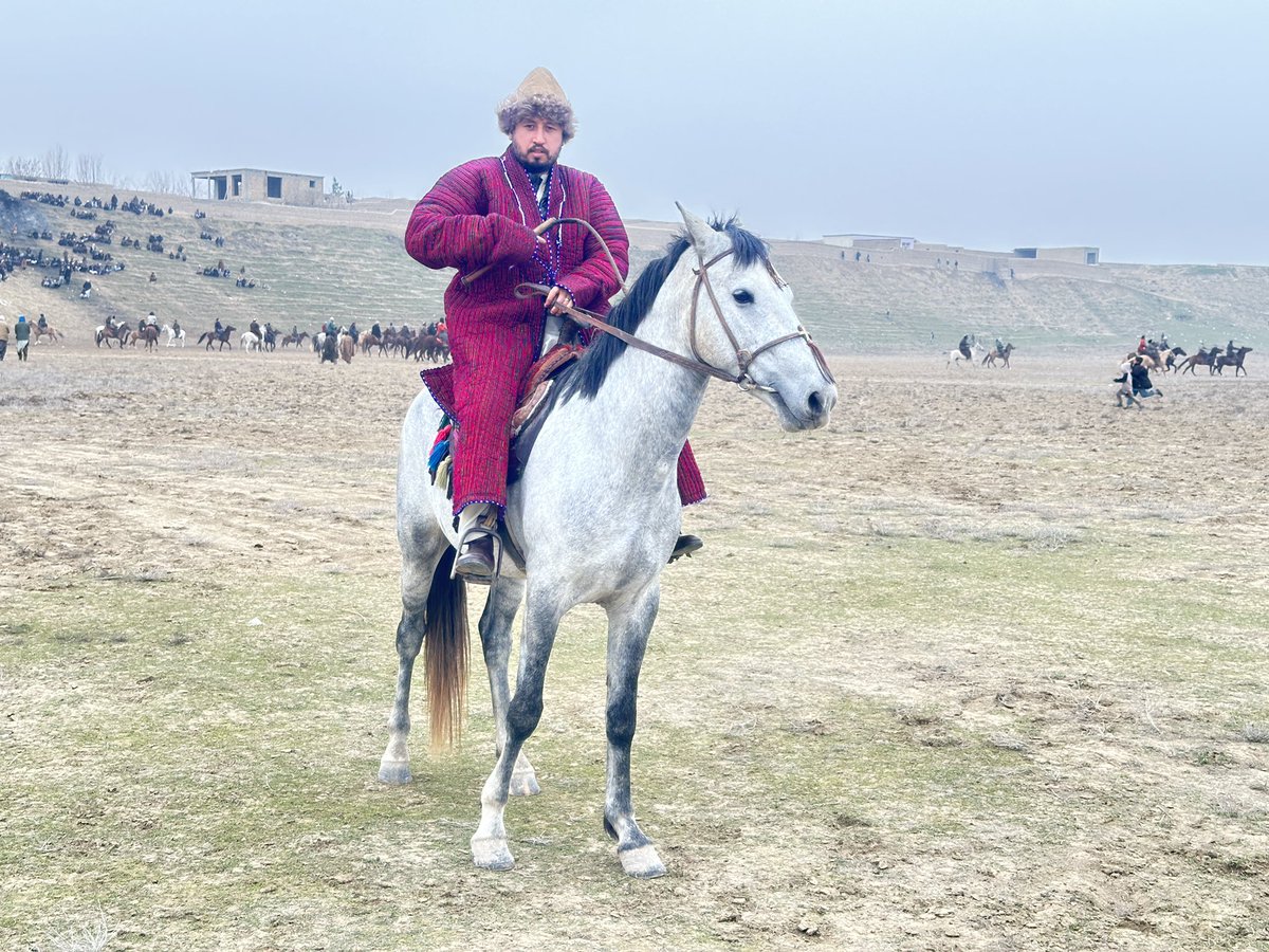 bashirahmadhaid's tweet image. Kendi Attım ile 2024 yılın son fotoğrafı.
Diğer arkadaşımızı baktım ki Türk bayrağı kiyafetini arkasına öğlak yapıyor .
Yeni şunu bilmemiz gerekiyor ki sevgi ve saygı para ile satın alınmaz . Bu arkadaş Türkiye’de hiç gitmemiş görmemiş ama kalptan seviyor ve saygısı sonsuz …