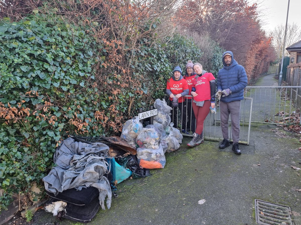 Always great to collaborate with <a href="/GoodGym_Luton/">GoodGym Luton</a>.

Clearing an abandoned encampment from Stockwood Park.

If you are looking to get fit and want to make a difference with a variety of tasks across the town, check them out.

#KeepLutonTidy <a href="/lutoncouncil/">Luton Council</a> <a href="/StepForwardLTN/">Step Forward Luton</a>
