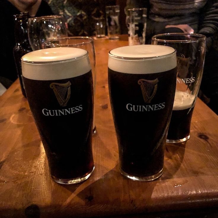 ⠀
⠀⠀⠀⠀⠀⠀⠀⠀⠀𝑵𝒆𝒘 𝒚𝒆𝒂𝒓 / 𝑶𝒍𝒅 𝒎𝒆

Новый год не принес никакого воодушевления и грез о новой жизни с чистого листа. если так во взрослой жизни ощущается всё, что прежде приносило радость, то я очень сожалею о том, что когда-то решил переступить порог офиса отца.