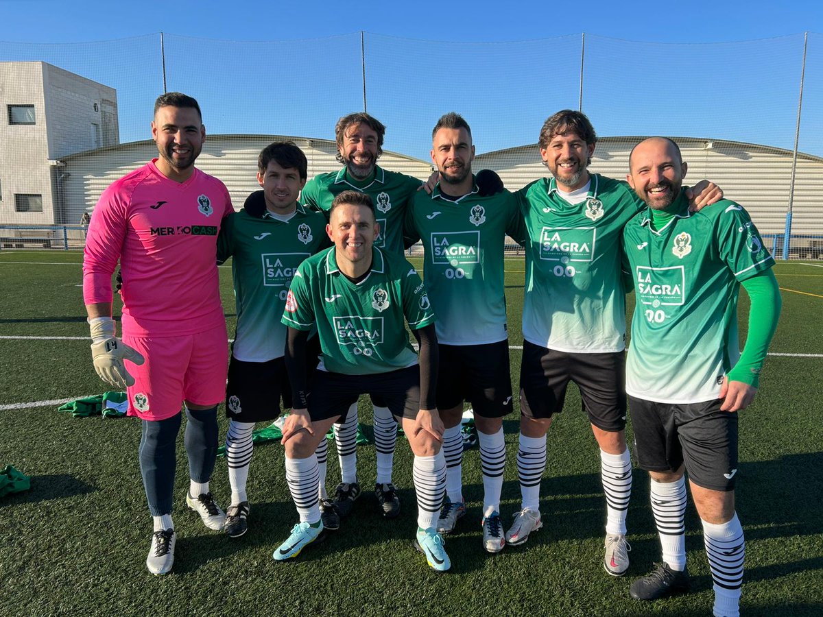 ⚽️🏆CAMPEONES Torneo de Navidad, celebrado en Las Rozas, donde pasamos una buena mañana de fútbol y donde ganamos los 4 partidos disputados ante muy buenos equipos, ganando la final por 3-0 ante Valdebebas para hacernos con el torneo,muchísimas gracias por la invitación.