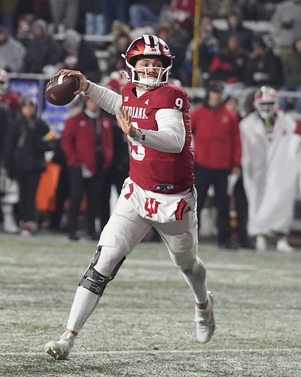 TomPelissero's tweet image. Indiana star QB Kurtis Rourke, a 2025 NFL Draft prospect, will undergo ACL revision surgery Wednesday, per his agent Casey Muir at @octagonfootball.

Rourke is believed to have re-torn his ACL in August — yet amazingly played and led the Hoosiers to the playoff. One tough dude.