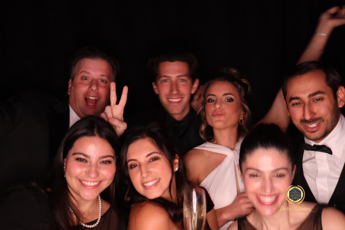 The Hellenic Initiative tweet media