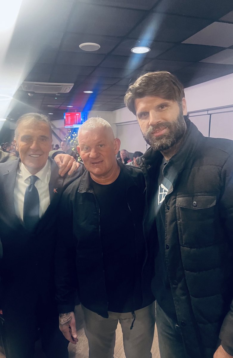 In good company 🤟⚽️