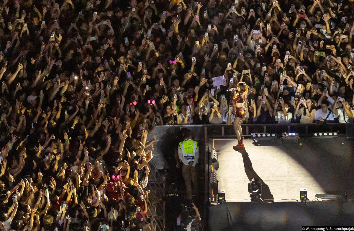 สุดๆ #LISAxICONSIAM