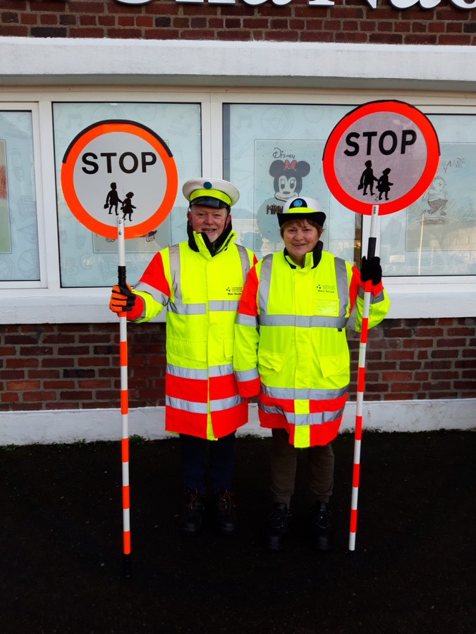 Schools return from Christmas holidays tomorrow - please remember to respect the School Wardens who are supporting children to get to school safely  #roadsafety #walktoschool