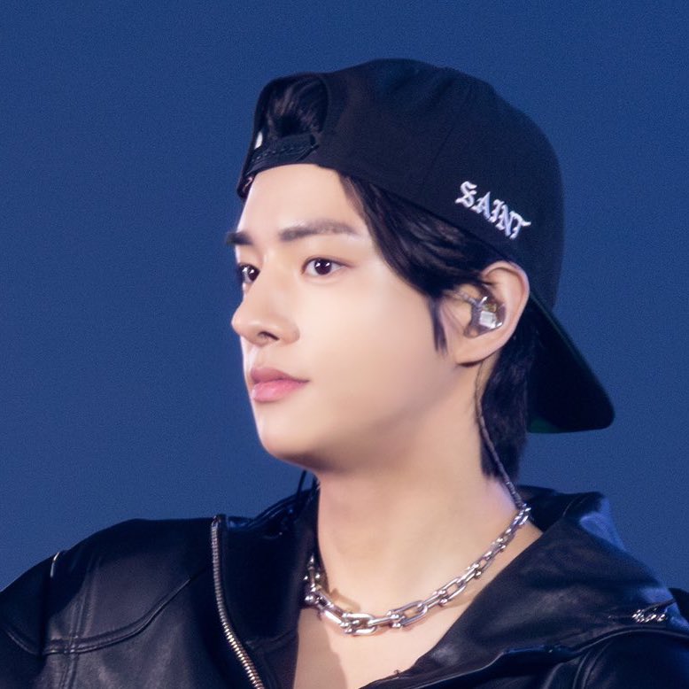 ni_ki_jake's tweet image. ジェイク、すっぴんの顔が美少年というか本当に綺麗な顔してる、目犬みたいでかわいくて唇デカくて眉毛モスモスでデコ全開なのにこんなにかっこよくてかわいい顔してるのすごすぎる