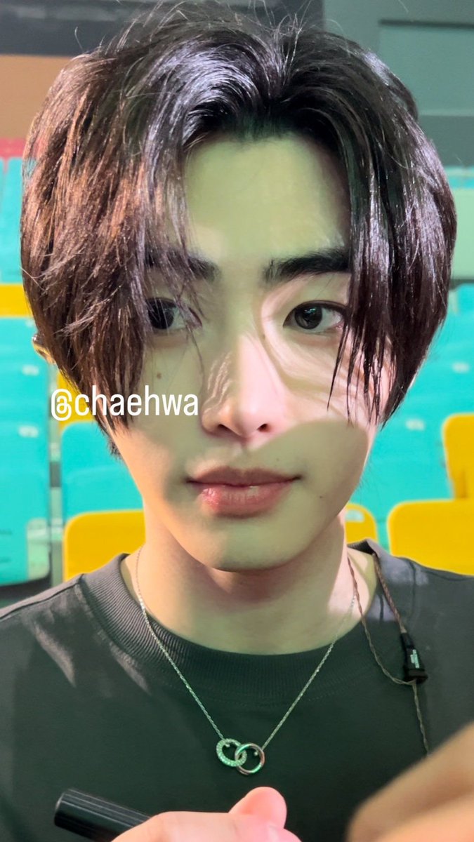 น้องซองฮุนกับกล้องเอนจีนคือน่ารักจิ้มลิ้มมาก ㅠ ㅠ