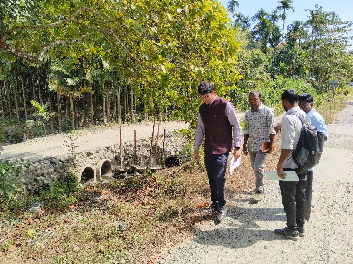 NorthAndaman's tweet photo. Assistant Commissioner Diglipur, Shri. Kamaleshwar Rao S, IAS conducted a field visit at Kalighat on 02.01.2025 and inspected various ongoing projects!  Interacted with dept. officials and public representatives. #FieldVisit #LeadershipInAction https://t.co/t4EYGtW1Rq