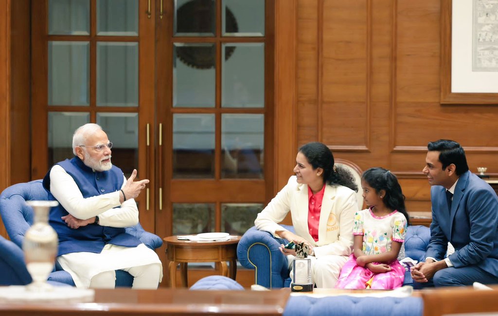 humpy_koneru's tweet image. It was an incredible honor and a once-in-a-lifetime privilege to meet our esteemed Prime Minister, Shri @narendramodi  ji, alongside my family.

The experience was truly unforgettable filled with inspiration and encouragement. Thank you, sir, for this remarkable moment!