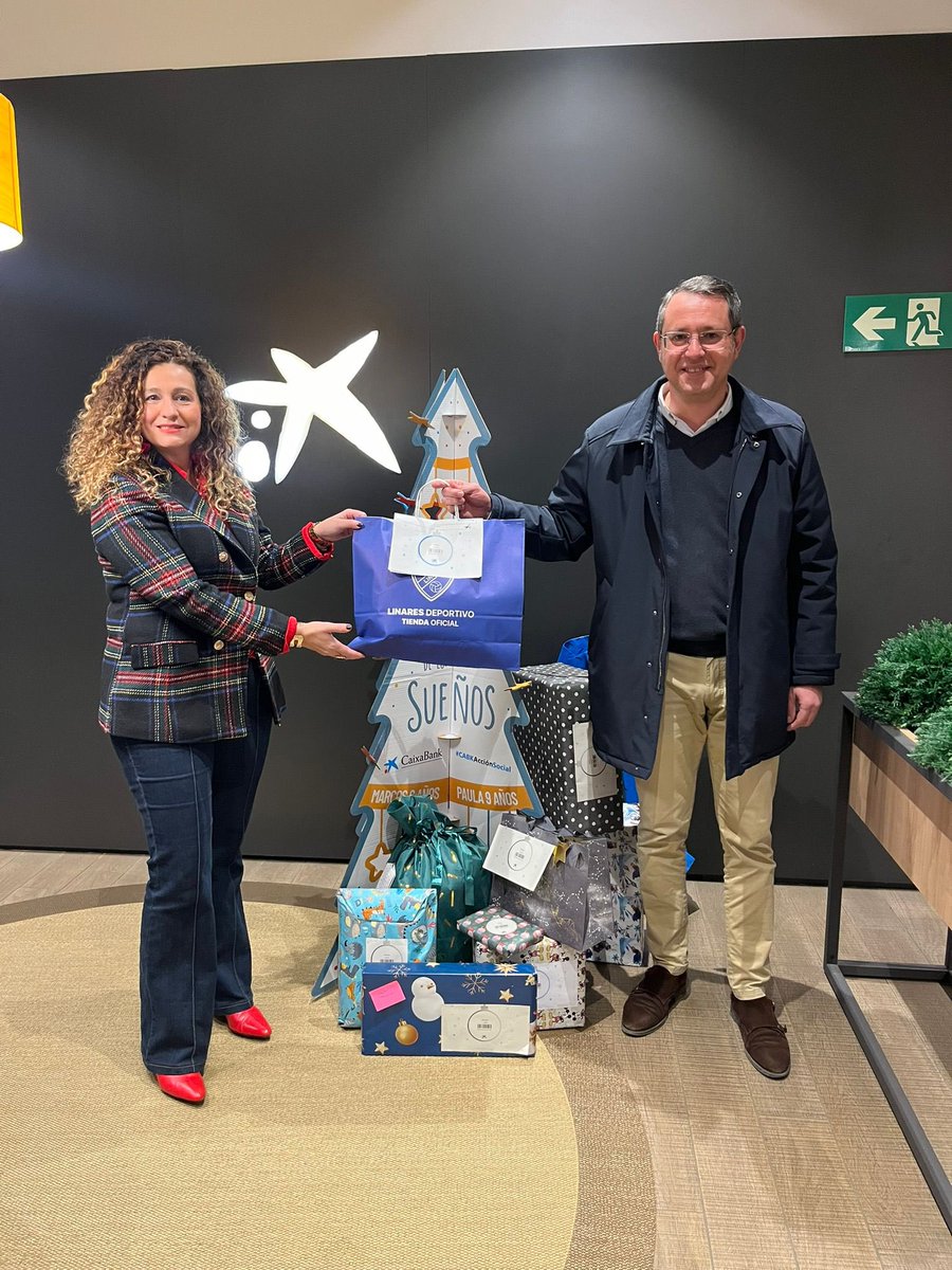 🔵 Como cada año, repartimos ilusión colaborando con ‘El árbol de los sueños’ de <a href="/caixabank/">CaixaBank</a>.🎄

¡Una pequeña linarense tendrá el Lynx que puso en su carta! 📜🔵

Desde el #LinaresDeportivo ayudamos a combatir la desigualdad económica y social.

#UnSentimientoInalterable 💙