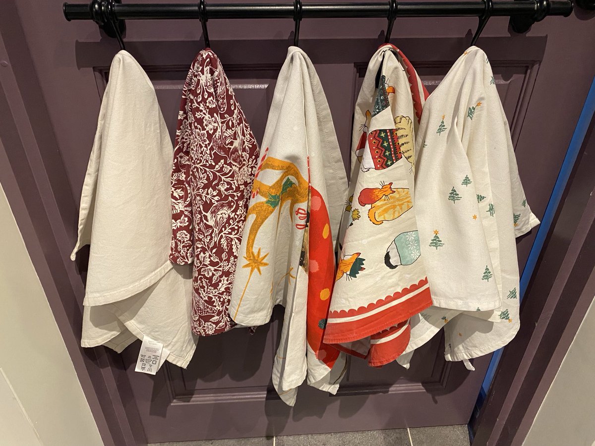 My last effort of using Christmas Tea Towels before Sunday. I tried my best but didn’t quite manage all my Christmas tea towels, probably because I broke my elbow just before Christmas and it has limited how much washing up I can do #GuinnessWorldRecord