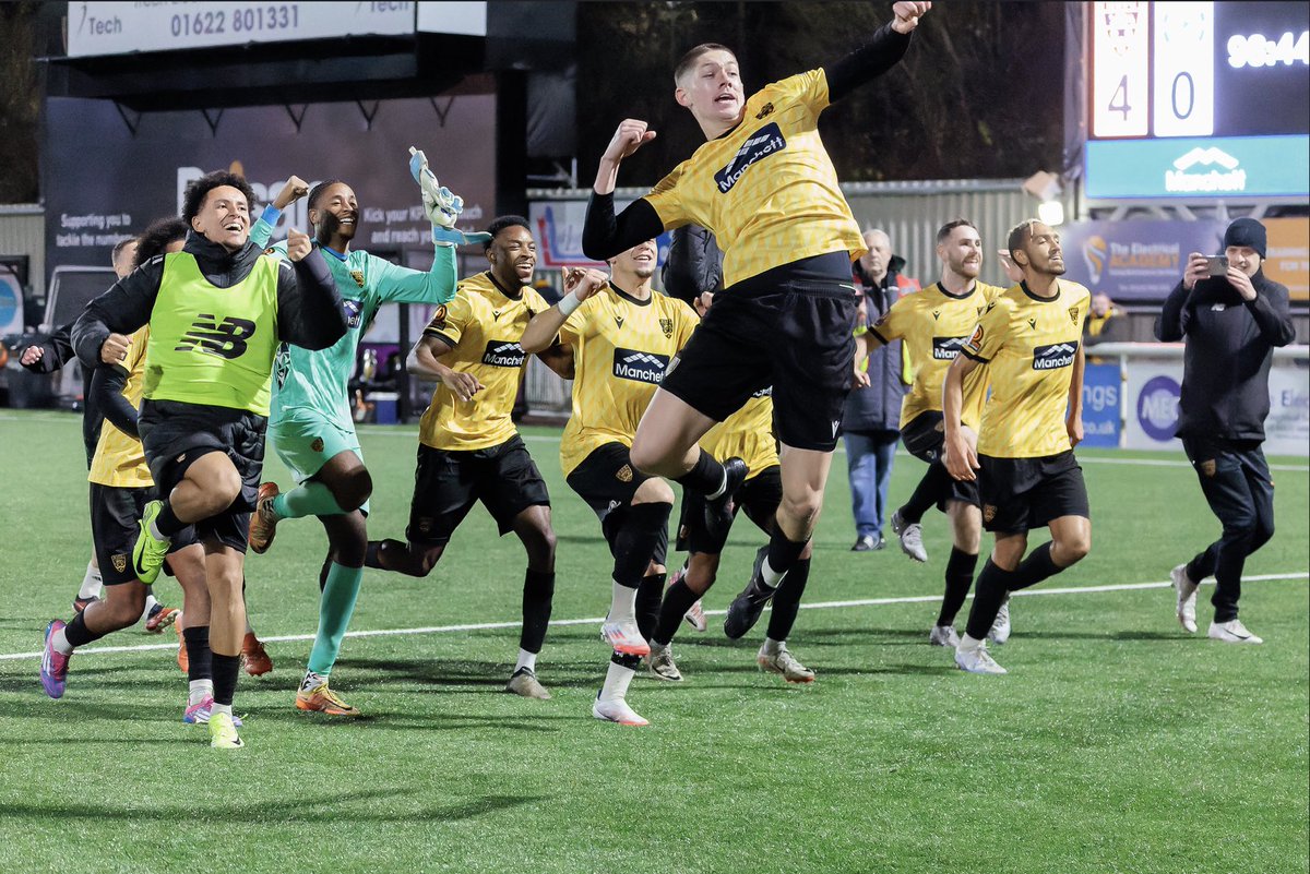 Craigfagan7's tweet photo. What a year 2024 was 🫶🏽👏🏽⚽️
Ending it 17 league games unbeaten ☑️
5 clean sheets out of 6 ☑️
Unbeaten away all season ☑️
When it does end because it will time to begin another run! ☑️⚽️♾️
#team @maidstoneunited https://t.co/jbe1DAGcG4