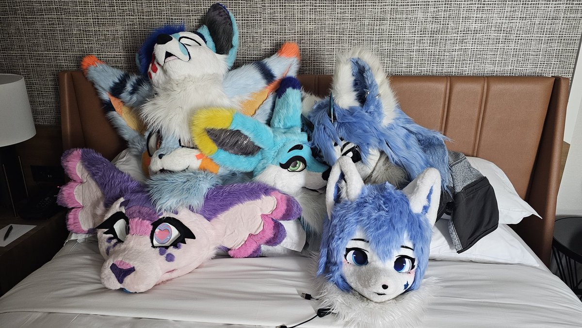 FurryChi's tweet image. We HERE #PDFC2025 🏜️
*explodes*