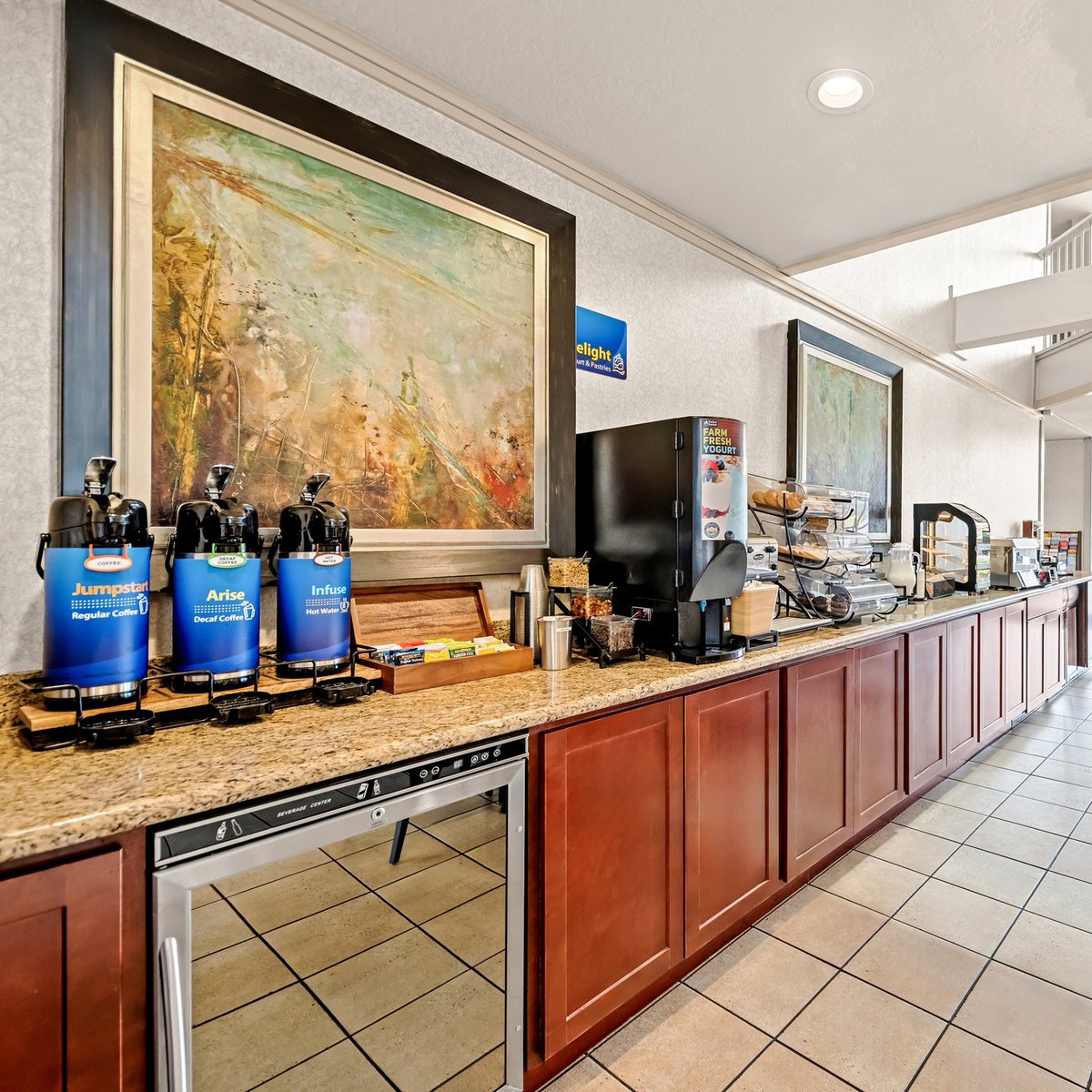 DeAnza_Inn's tweet photo. Fuel your day with a breakfast worth waking up for! From fresh pastries to hot coffee, our spread is as inviting as Monterey itself.
.
.
.
#montereymornings #breakfastgoals #FuelYourDay #visitmonterey #travelcalifornia https://t.co/YpPu7gfKKl