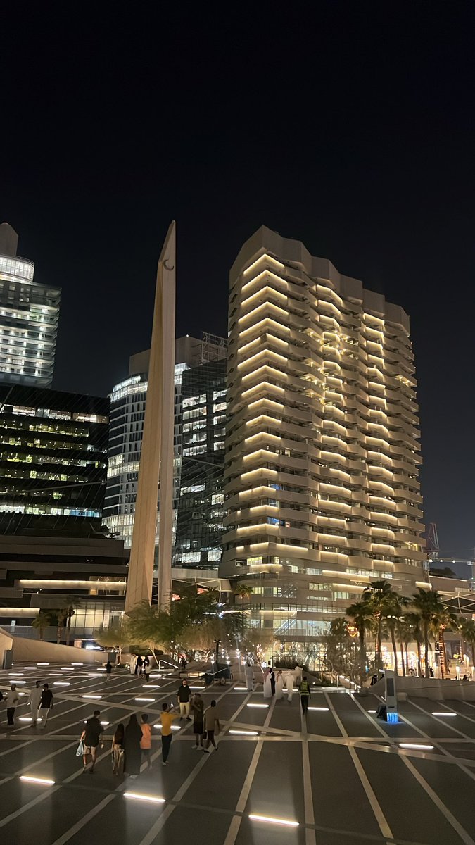 يا نجَد لو كل العرب منك ملّت
مامل من نجَد العذيّه ولا أتوب🩶🩶