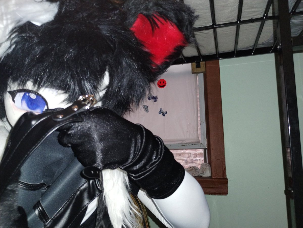 Happy New Year's from Mistress! I think we left off at the hood... Yes Mistress sees you squirming...

Then let's get to it, no more delay my pet~ 🤍🖤

#FursuitFriday #Latex #nsfw