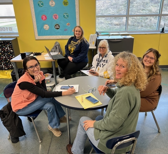mercer_schools's tweet image. Today, Mountain Valley staff came together for a day of collaboration and camaraderie!  Small group activities focused on reviewing middle-of-the-year benchmark data to better plan for the coming weeks and ensure student success. #ReadyForSuccess