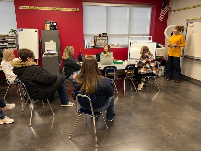 mercer_schools's tweet image. Today, Mountain Valley staff came together for a day of collaboration and camaraderie!  Small group activities focused on reviewing middle-of-the-year benchmark data to better plan for the coming weeks and ensure student success. #ReadyForSuccess