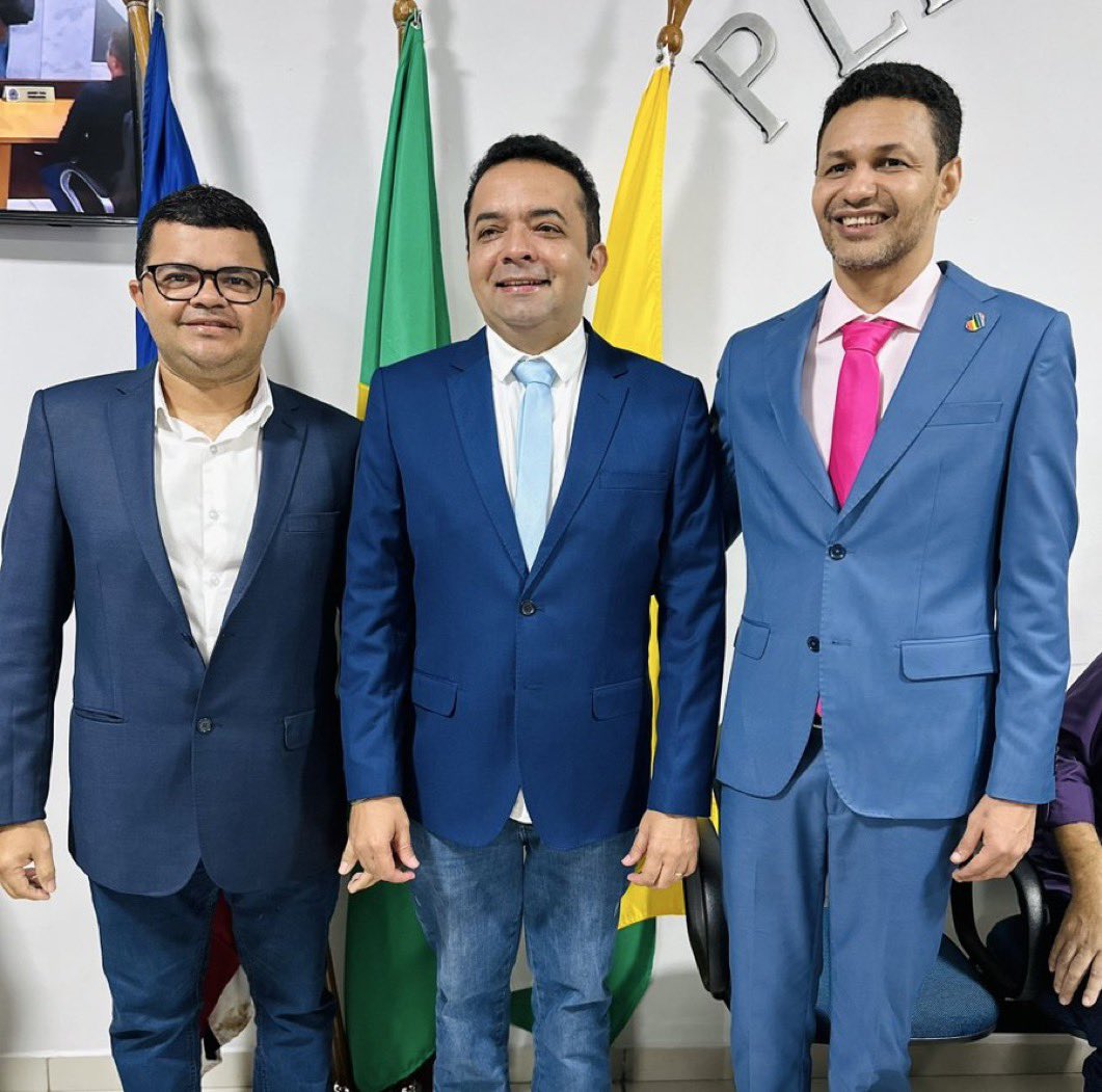 Em Imperatriz o prefeito Rildo Amaral <a href="/rildoamaraldep/">Rildo Amaral</a>, que começou montando uma grande equipe, deu posse ao companheiro Carlos Hermes <a href="/profcarlosherme/">Carlos Hermes</a> como secretário de regularização fundiária. Na câmara de vereadores, tomaram posse os vereadores Aurélio <a href="/aureliovereador/">Vereador Aurélio Gomes</a> e
