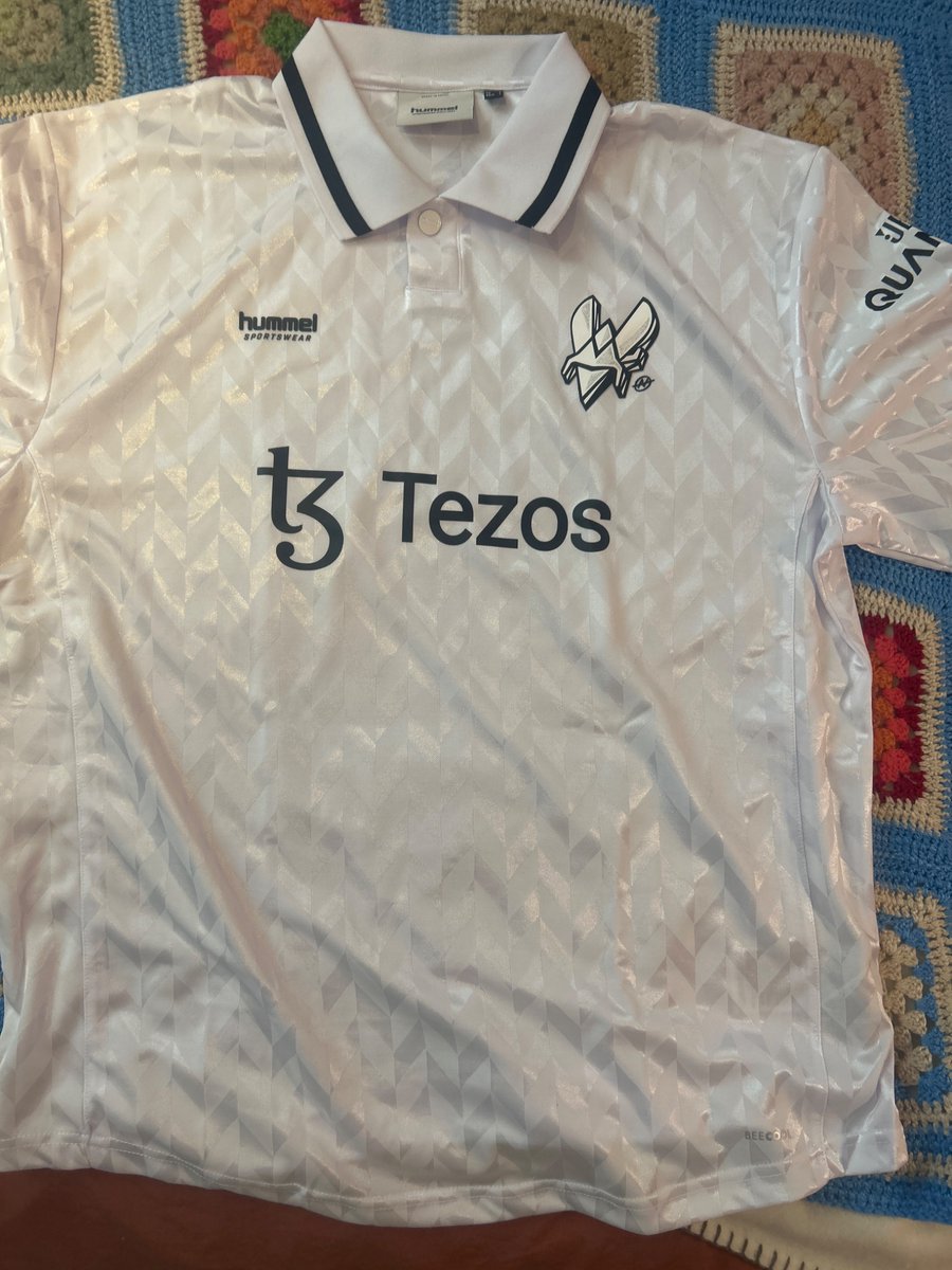 galimba24's tweet image. Nouvelle année = nouveau maillot ! 🐝

Incroyable ! 🤩
#VForVictory #VITWIN 💛🖤