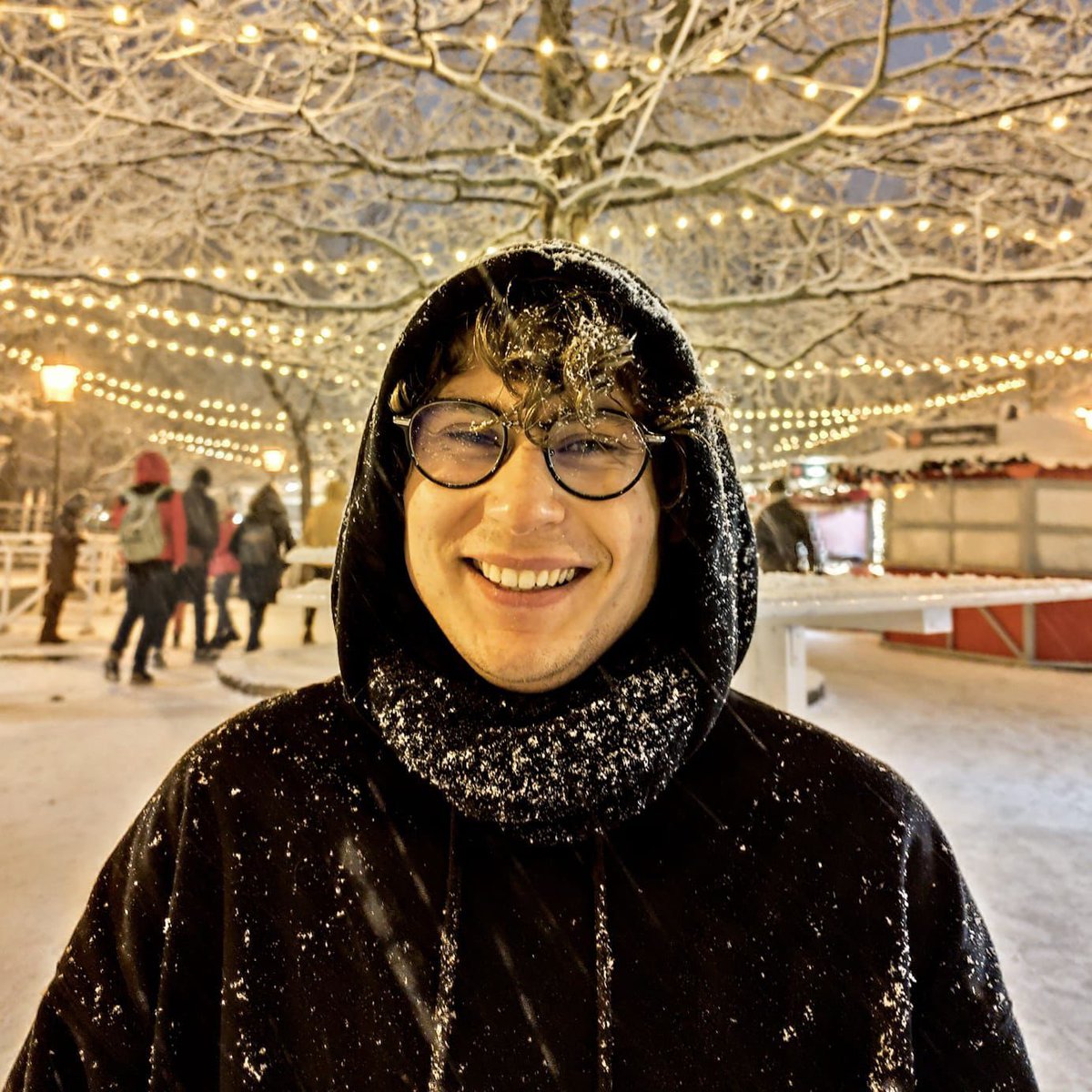 ❄️ Nowy Rok, nowa energia i nowe wyzwania! Zima w pełni – Bratysława przywitała mnie pięknym, śnieżnym klimatem. 

Nie zwalniam tempa – rok 2025 to nowe cele, nowe projekty i kolejne okazje, by rozwijać siebie oraz promować sport osób z niepełnosprawnościami.