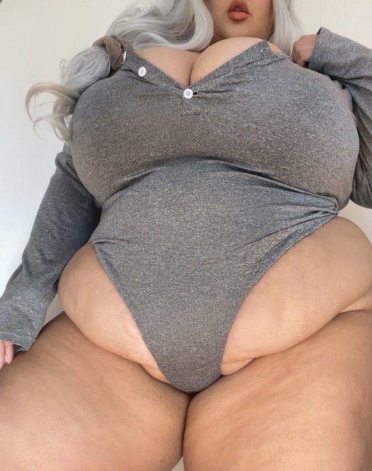 How do I always look so cozy, warm and overflowing? https://t.co/4O9QET6mNH
