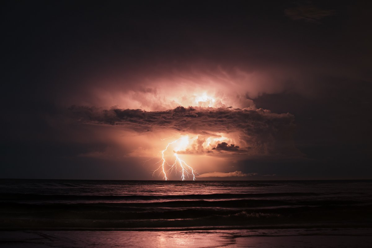 gabriel_zapa's tweet image. Captura de tempestades em alto mar na madrugada de hoje (3 de Janeiro de 2025), iniciando a temporada de 2025 no melhor estilo! 

@metsul @StormHour #stormchasing #riograndedosul