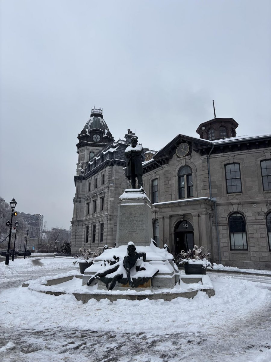 WhiteJoin04's tweet image. Cold weather, passing through special places reminds me of some memories.