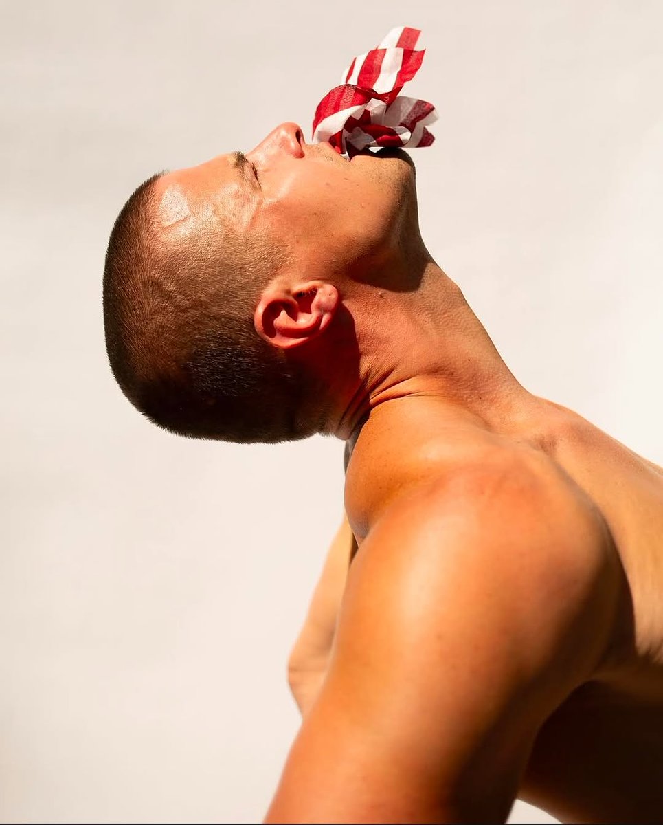 fashionablymag's tweet photo. Happy cheeky 2025 from Jules Horn!

✨ Most important lesson: Have fun, and don’t stop laughing about yourself. ✨

📸 #BirthdayMood #JulesHorn #FashionablyMale #2025Style #NewYearNewVibes

Are we kicking off the year right or what? Let us know your 2025 mantra below! ⬇️ https://t.co/1MOTlUok2Y