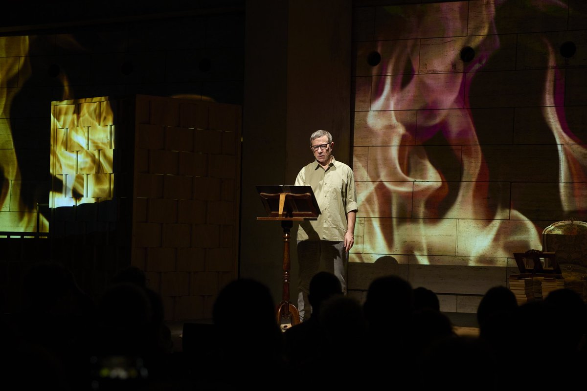 CasaClassics's tweet photo. Amb Rousseau vam iniciar aquesta edició del Festival Clàssics i amb ell ens acomiadem!

Us convidem a reflexionar sobre la natura i l'humà a través del pensador, que encarnarà Jordi Boixaderas, al @cececebe.

🌳 El 9 de gener a les 19h: https://t.co/RiNpGXx6KC https://t.co/bVwslaZihM