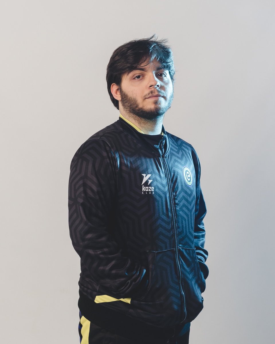 ekoesportsgg's tweet photo. Competizione e Innovazione si fondono in un unico merchandising ⚫🟡

È arrivato il momento di alzare il livello. Presentiamo il nostro nuovo Kit da Gara, creato per unire stile, comfort e performance.

Presto fuori 👀

#ChaseTheEchoes #EkoEsports #Esports #Newjersey https://t.co/0Bwmiylxyg