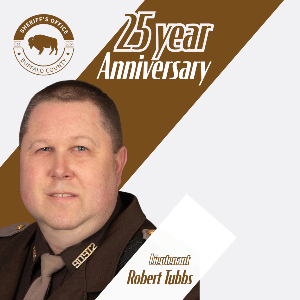 🚨🎉 Congrats to Lt. Tubbs on 25 years of service with the Buffalo County Sheriff's Office! From Road Patrol Deputy to K9 handler, Sergeant, &amp; now overseeing communications, Lt. Tubbs has been an invaluable leader. Thank you for your dedication! 🙌🚓💙 #BCSO #25YearsOfService