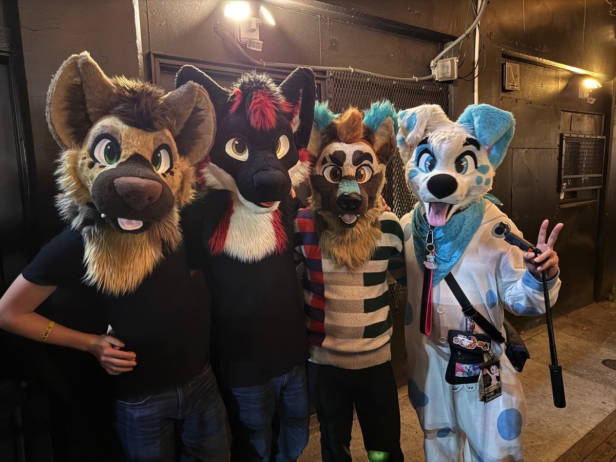 YeenNico's tweet image. Hey! Iβm Nico/Pup Nico, Iβm a diving-obsessed spotted hyena.
19 πΌ
Gay π
Spotted Hyena πͺ
Occasional Puppy πΆ
Seattle, WA β°οΈ
Scuba Nerd π€Ώ
DMβs π
πͺ‘: @AngelLunaStudio
Feel free to message me and say hi!