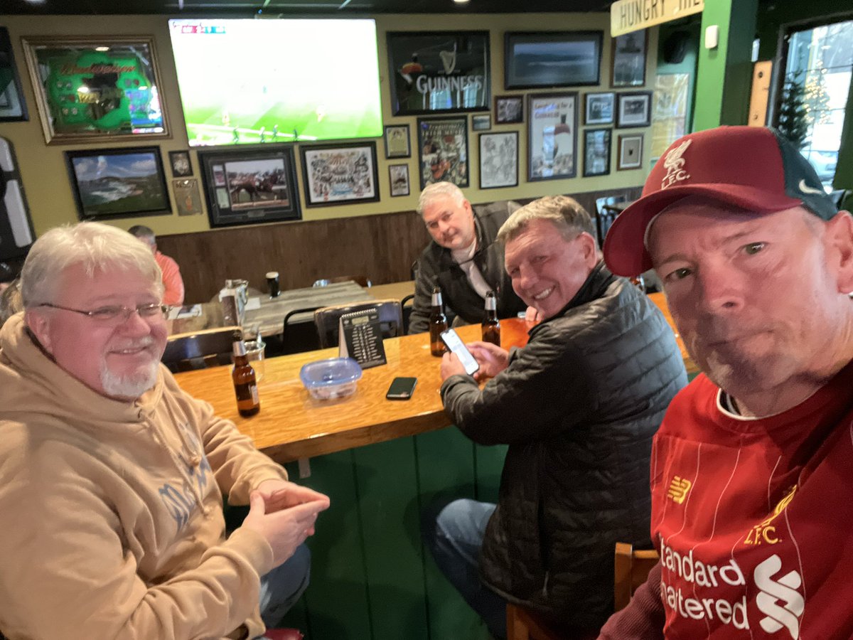 hammer_hammer8's tweet photo. City Line Cafe, Springfield, MA. βοΈ#CityLineCafe #YNWA https://t.co/bL7qTN1xlL