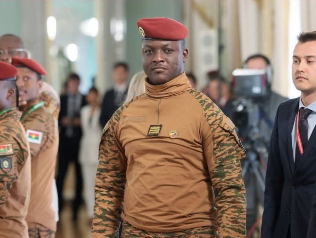 🚨🇨🇮🇧🇫 Tensions diplomatiques : Le Burkina Faso rappelle tous ses diplomates en Côte d’Ivoire

Dans un geste inattendu, le Burkina Faso a rappelé son ambassadeur, ses consuls et plusieurs fonctionnaires de Côte d’Ivoire. Une décision qui intensifie les tensions entre les deux