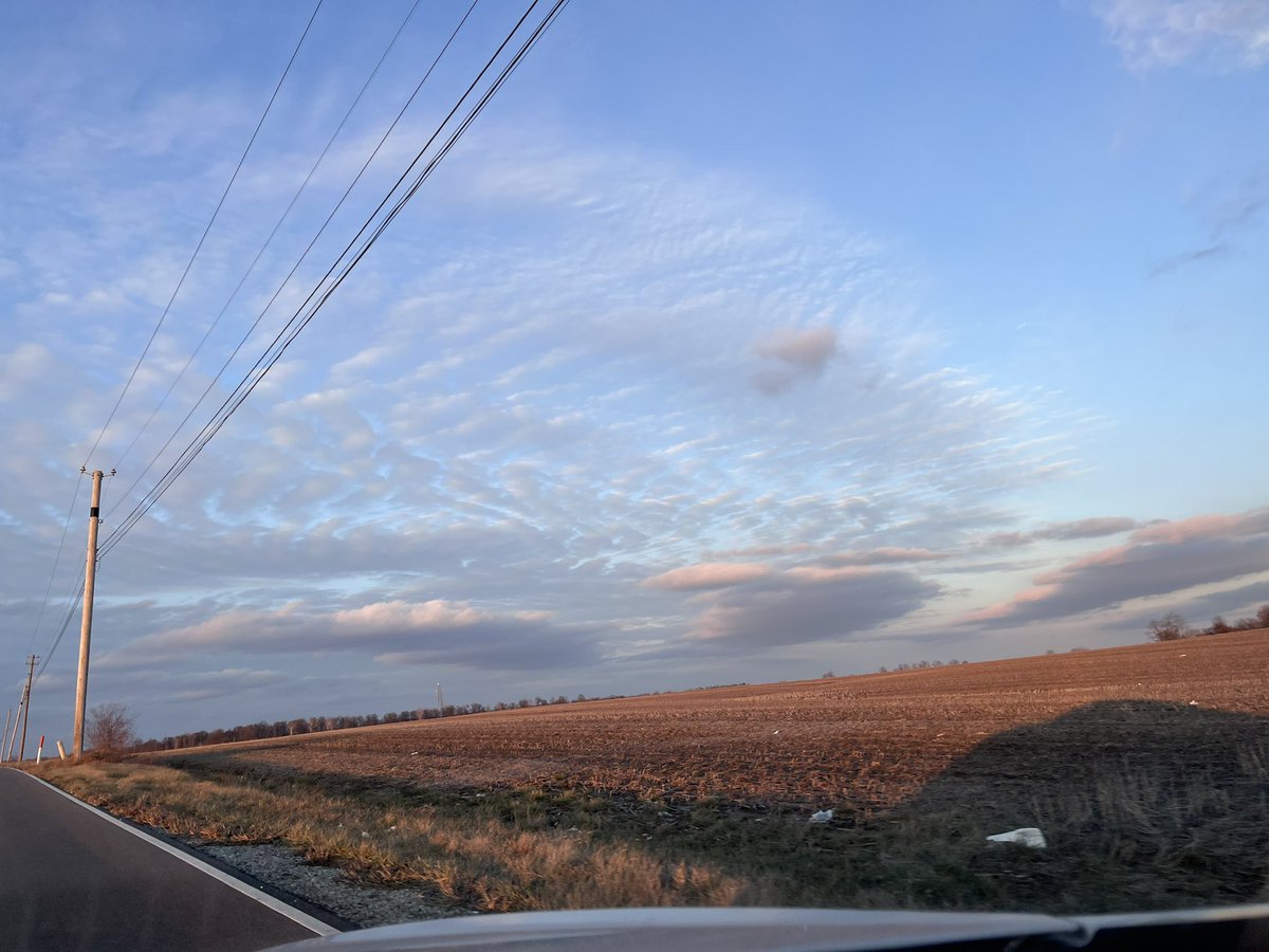findingtruth83's tweet photo. Indy skies 1.2.25 between 1650 & 1712
#LookUp #HAARP #5G #Nexrad #geomagneticconditions #geoengineering #ManipulatedWeather https://t.co/36kNaTCro1
