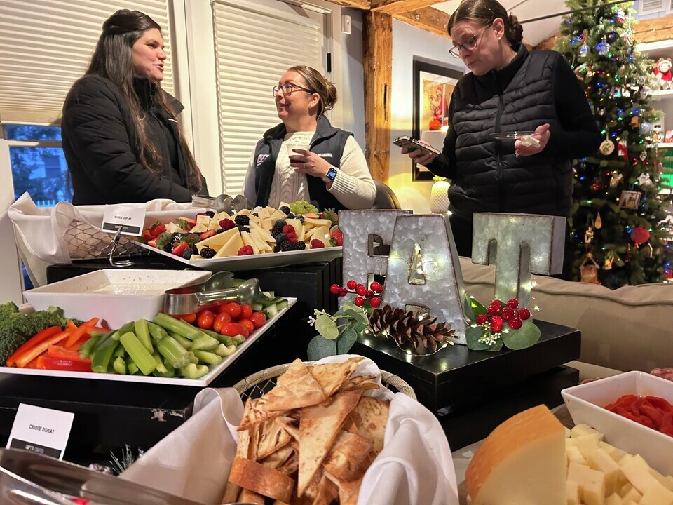 NewEngCollege's tweet image. 🎄✨ The holiday spirit was alive and well at New England College's annual Faculty and Staff Holiday Party at Cogswell! 🥳🎉 The beautiful decorations, delicious treats, and great company made for a truly special evening at NEC. 💫🎁 #NewEngCollege #BestPlacetoWork #FestiveFun